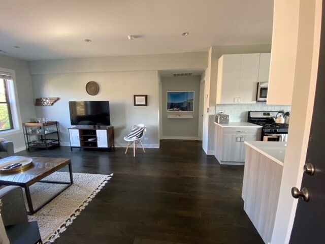 Building Photo - 3548 N Racine Ave