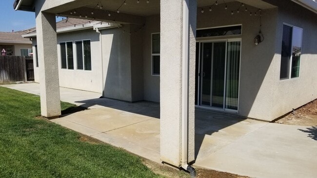 Building Photo - Beautiful Rental Home