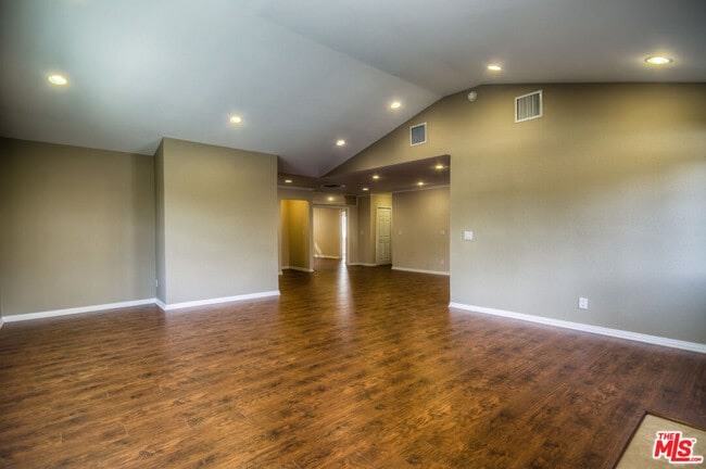Building Photo - 5415 Fallbrook Ave