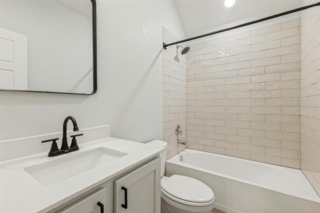 Building Photo - 314 Gatecrest Dr