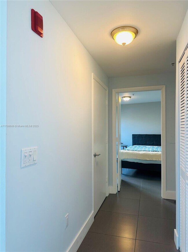 Building Photo - 7700 Collins Ave
