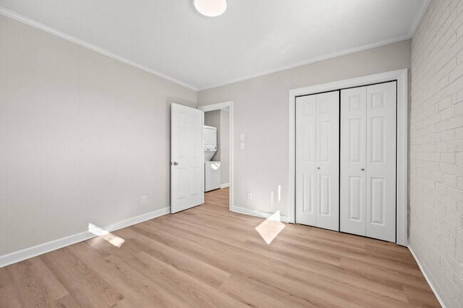 Building Photo - 5009 Oxford St