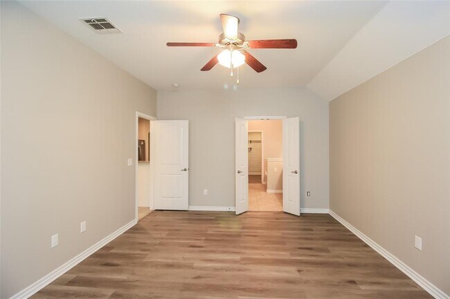 Building Photo - 11704 Gwendolyn Ln