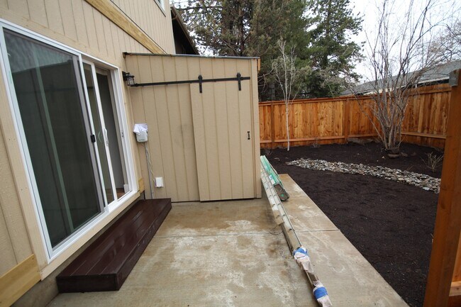 Building Photo - dou499