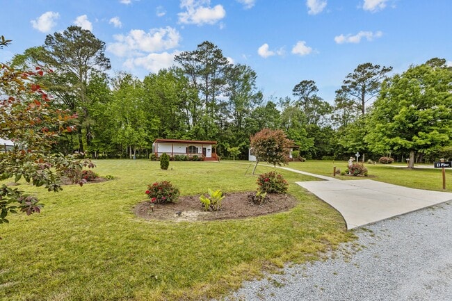 Building Photo - 2110 Las Flores Ln