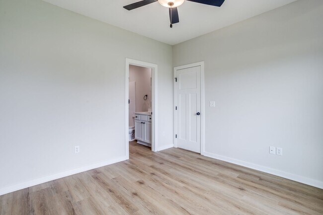 Building Photo - Auburn Villas- Maxwell Plan