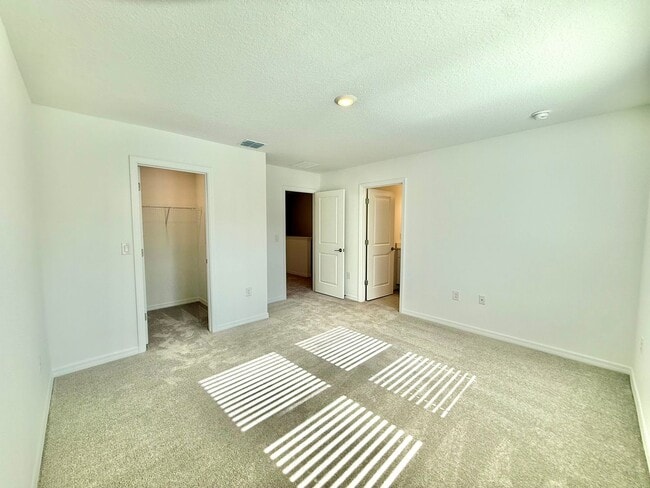 Building Photo - Riverside living redefined - 3Bedrooms/2.5Baths newly built townhome in Edgewater!