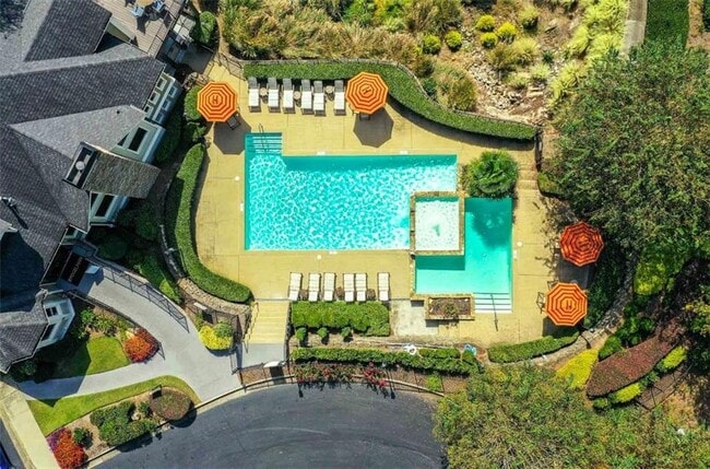 Building Photo - 670 Thornton Rd