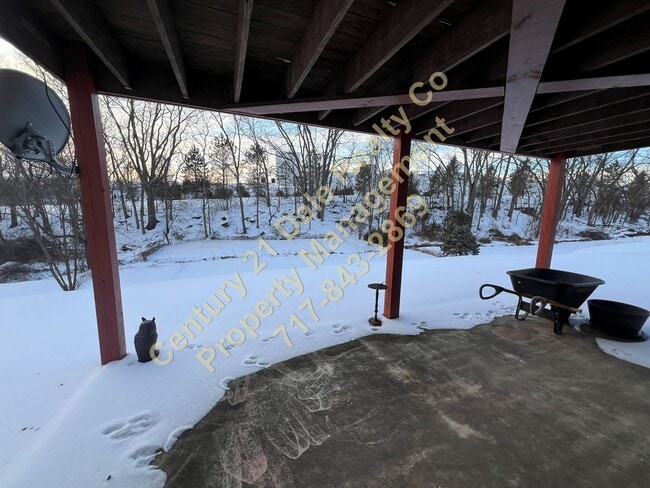 Building Photo - Large Three Bedroom 2.5 Baths in the Stone Gate Commons Association