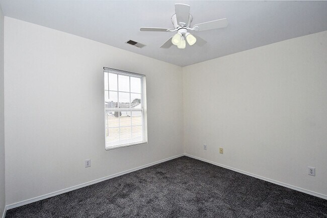 Building Photo - 3 Bedroom home near North Lake Mall Professionally managed by Select Real Estate