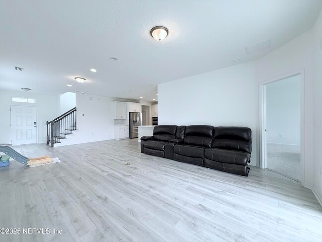 Building Photo - 136 Torres Trce