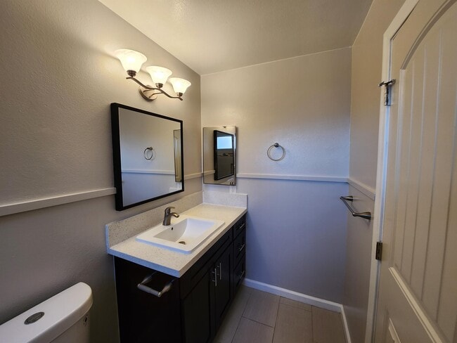 Building Photo - 3825 Polaris Dr