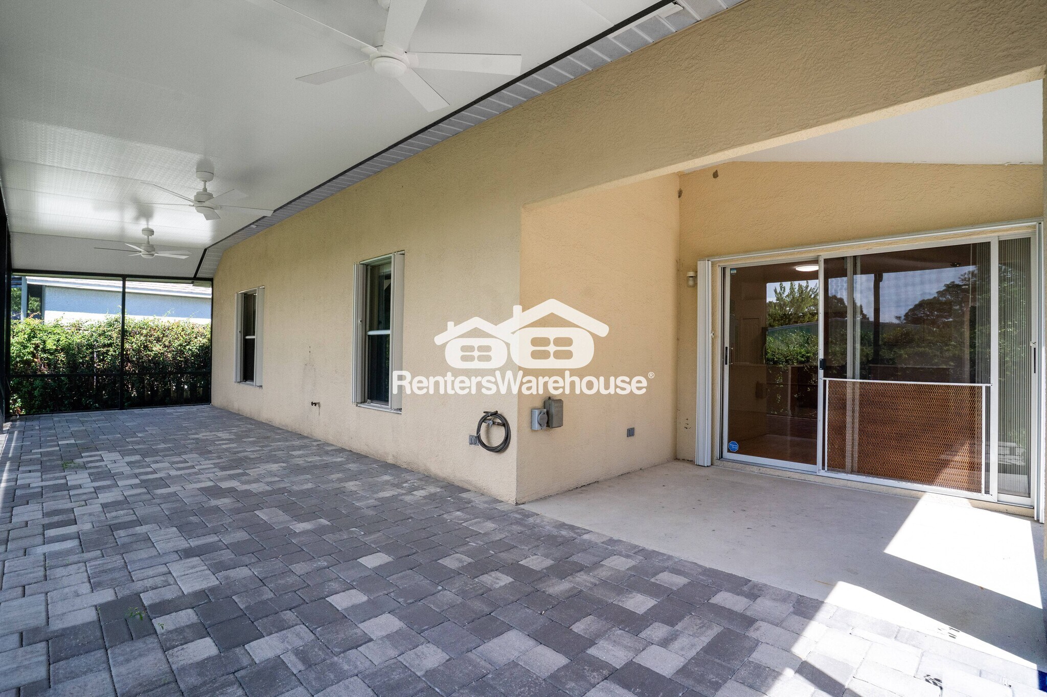 Building Photo - 14950 Hidden Oaks Cir