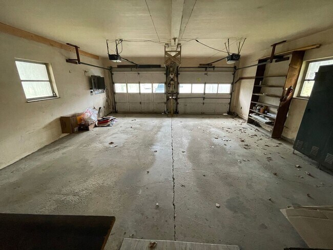 Building Photo - Beautiful 4 Bedroom, 2.5 Bathroom, 3000sq.ft Ranch! Pet Friendly!