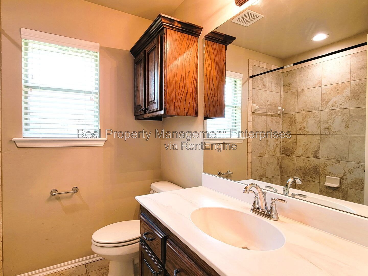 Building Photo - 4500 Oasis Ct