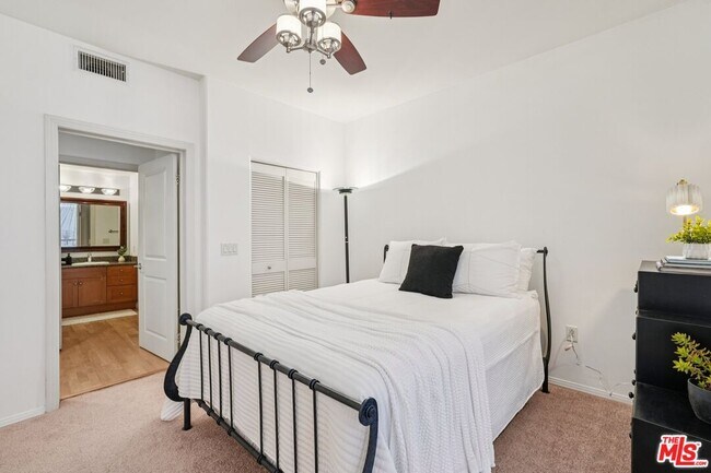 Building Photo - 100 S Alameda St