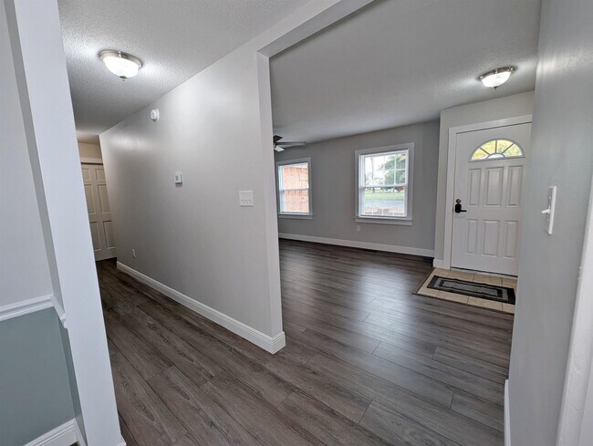 Building Photo - 103 Cherry Ave