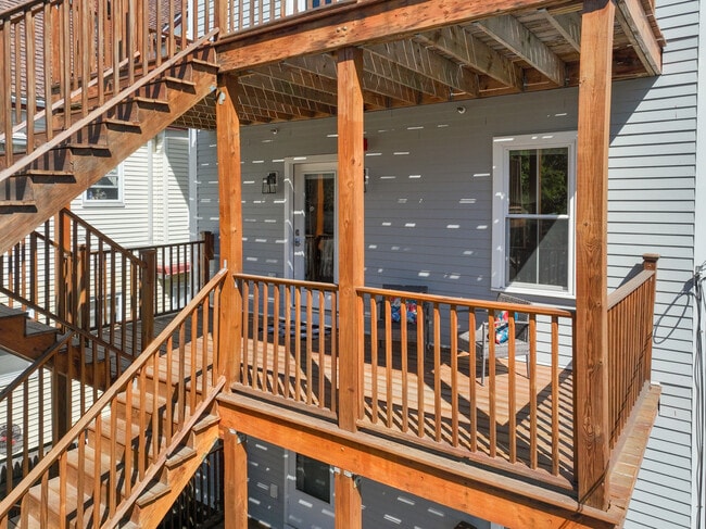 Building Photo - 18 Armandine St