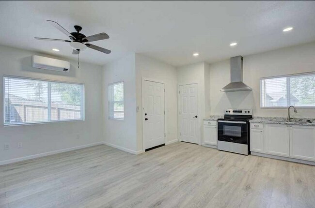 Building Photo - 6300 Beta Ct