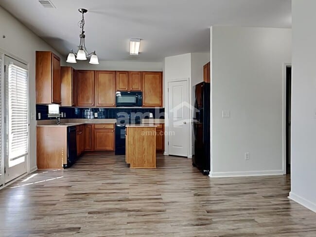 Building Photo - 407 Pine Hill Ln