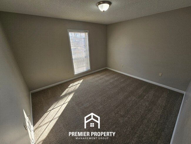 Building Photo - Newly Renovated 3BR Memphis Home w/ Vaulted Ceilings, Brick Fireplace & Covered Patio