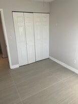 Building Photo - 4112 Inverrary Dr