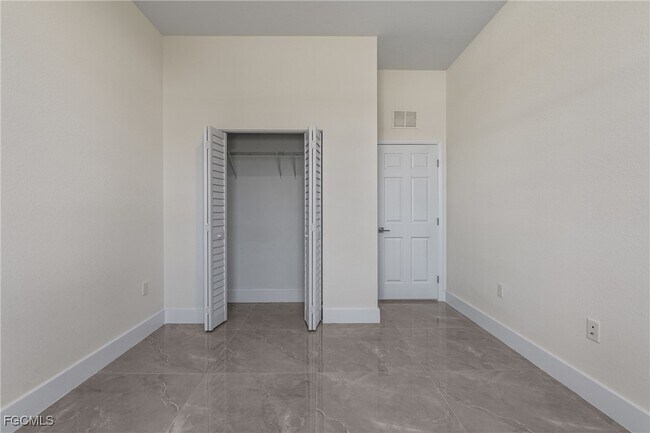 Building Photo - 1134 Cummings St E