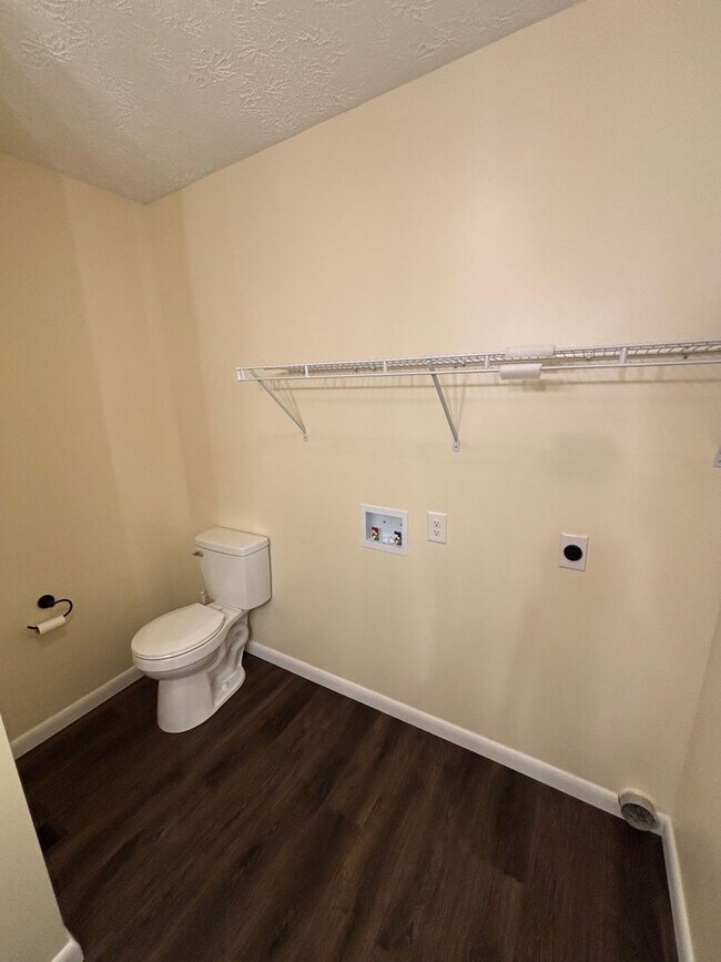 Building Photo - Newly Remodeled rancher in Halls