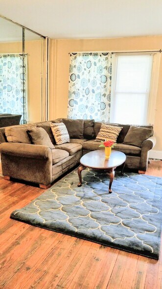 Building Photo - 615 S Matlack St