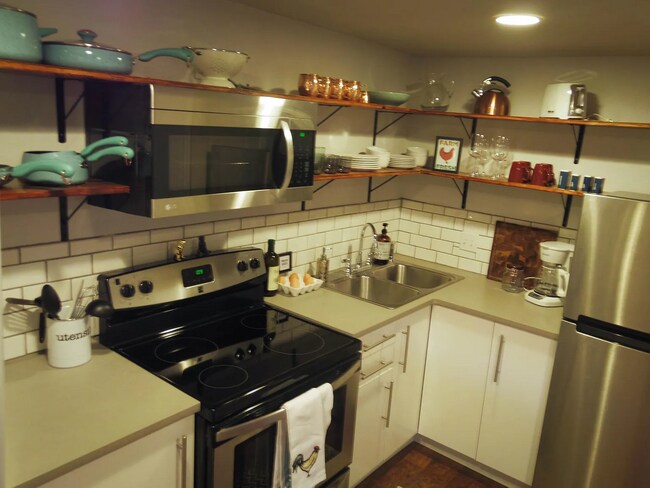 downstairs kitchen - 4038 Kalamath St