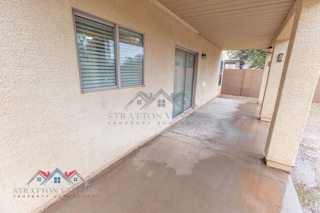 Building Photo - 110 Cholla St
