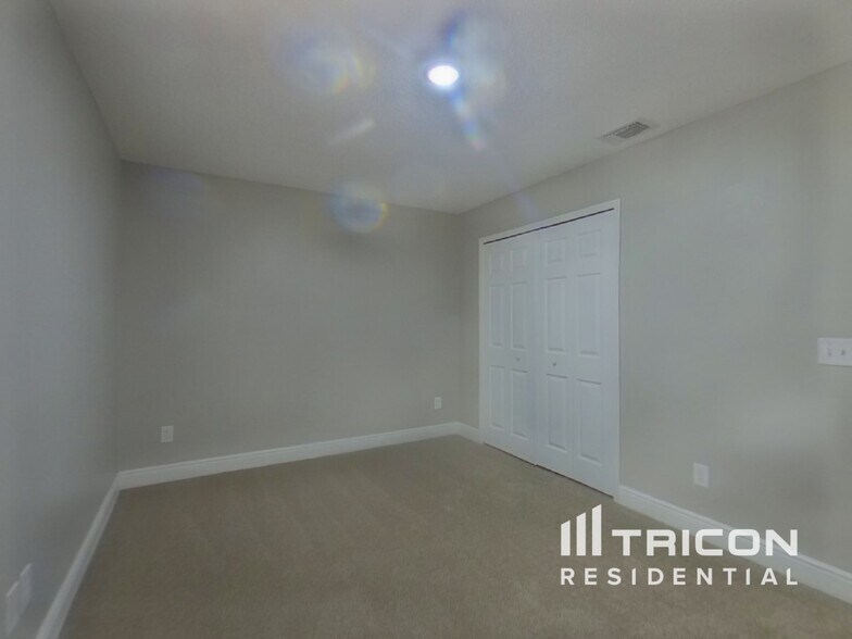 Building Photo - 792 Silversmith Cir