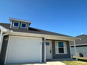 Building Photo - MOVE IN SPECIAL: HALF OFF FIRST MONTH RENT...