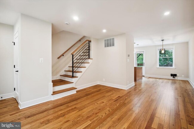 Building Photo - 3414 S Stafford St