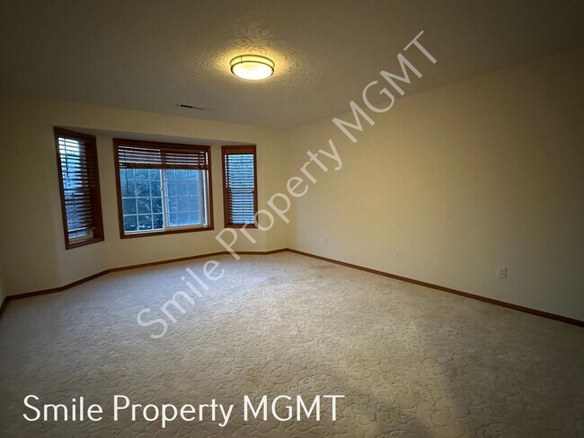 Building Photo - Lovely house with 4 bedrooms, 2 bonus room...