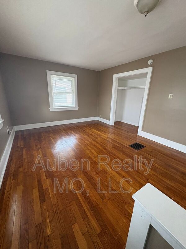 Building Photo - 5316 Harrison St