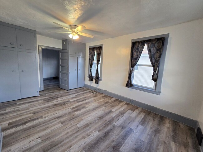 Building Photo - mad5865