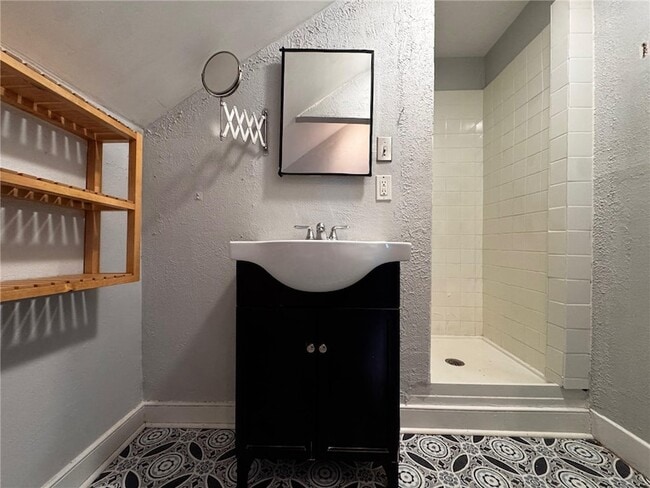 Building Photo - 72 Courtland St