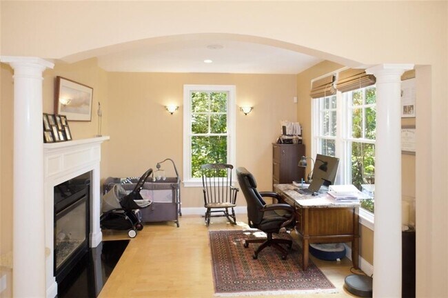 Building Photo - 37 Seabury Dr