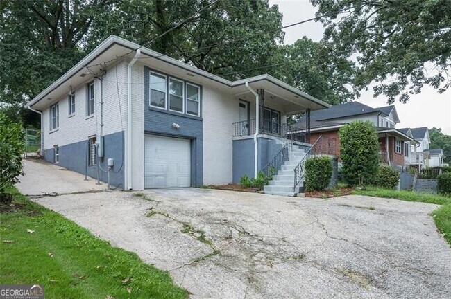 Building Photo - 257 Barfield Ave SW