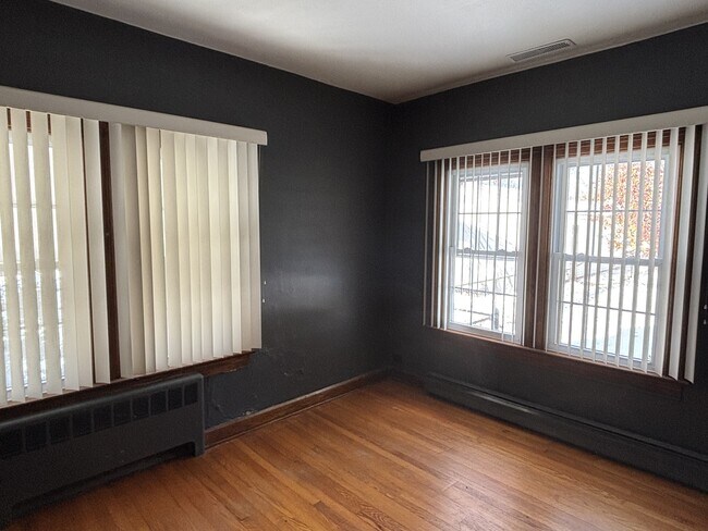 Building Photo - 18 Bender St NE