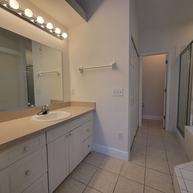 Building Photo - 739 Orchid Dr