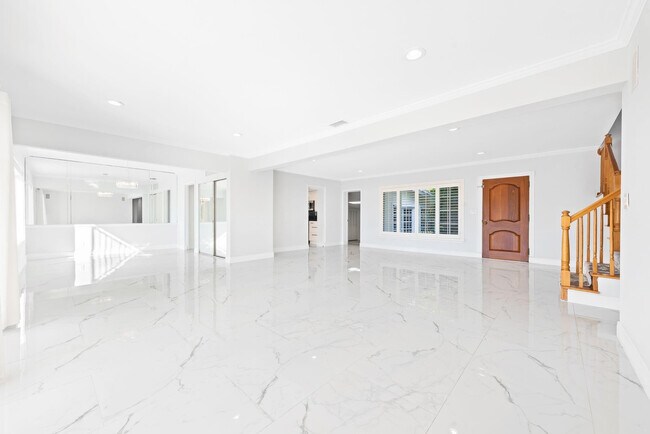 Building Photo - 2612 Marion Dr