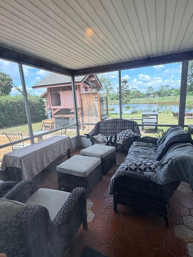 Building Photo - Beautifully Remodeled Lake Front Solar home. Call Sheila Campbell 407-687-7900
