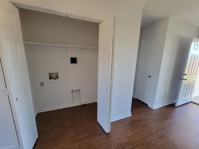 Building Photo - 6446 Swallowtail Dr