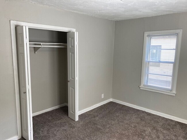 Building Photo - Great 2 Bedroom 1 Bath + 2 Non conforming bedrooms