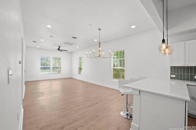 Building Photo - 725 Westfall Ave