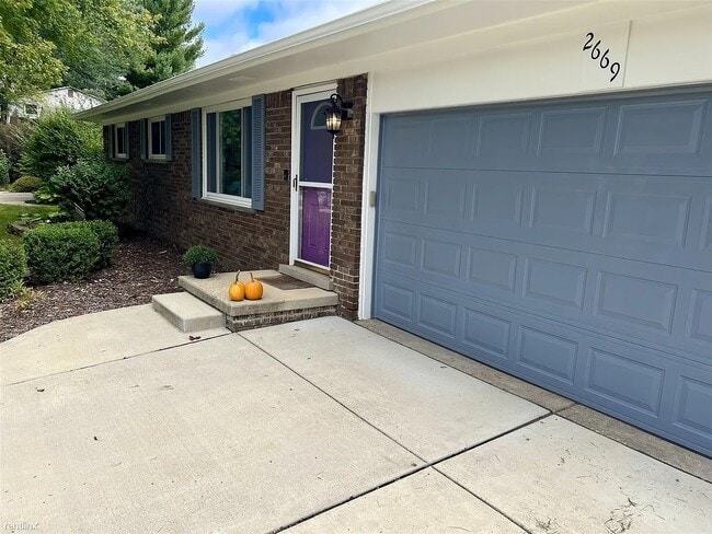 Building Photo - 2669 Deake Ave