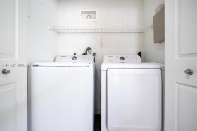 Building Photo - 2167 Hacienda Terrace