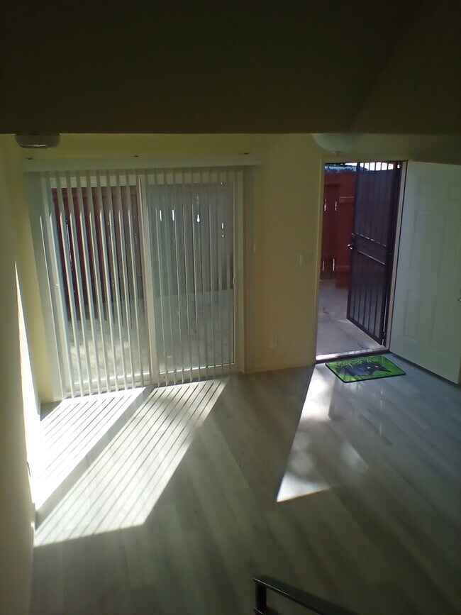 Building Photo - 400 Corcoran Ave